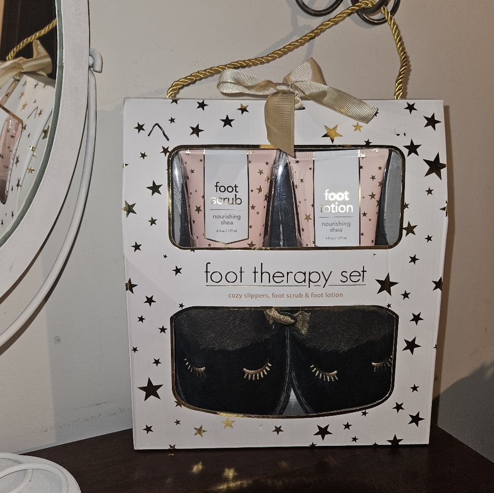 *NEW* Goldessence foot therapy set.